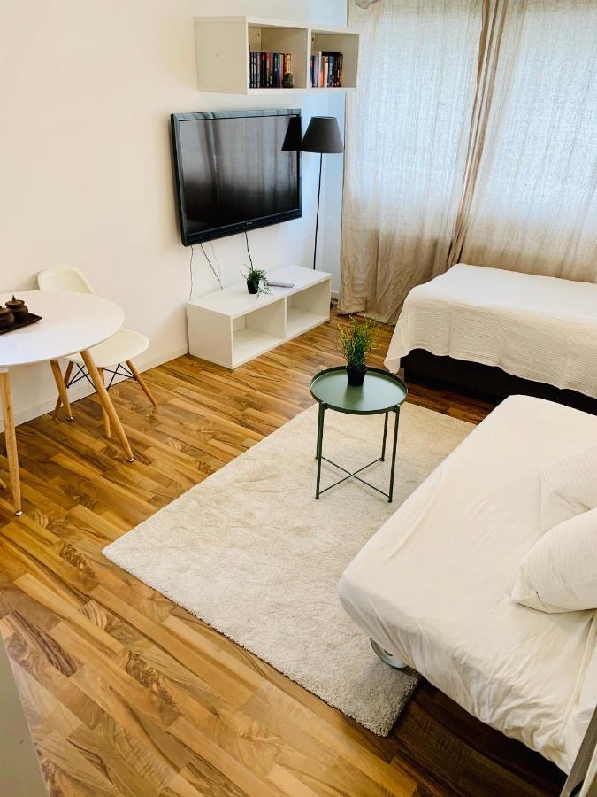 Top Renoviertes Apartement In Bester Lage Von Homburg- 5 Fussminuten Zur Uniklinik 洪堡 外观 照片